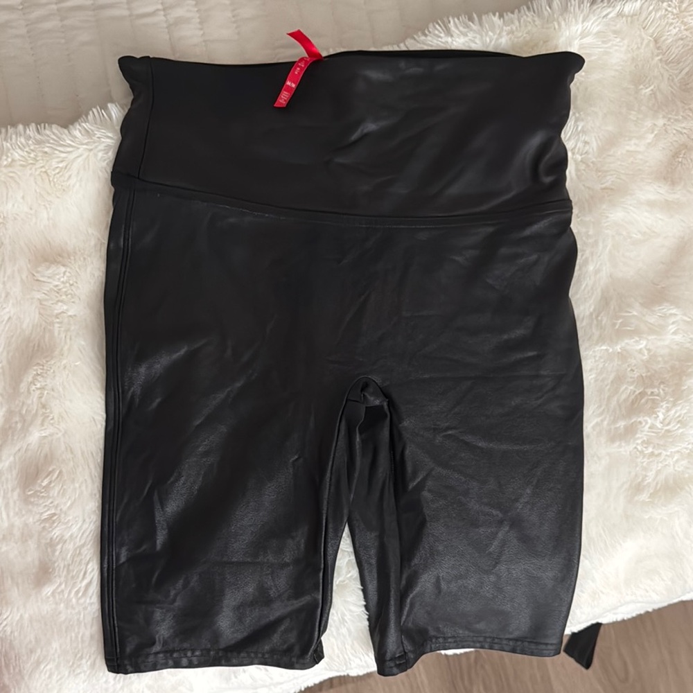 Spanx Faux Leather Women's Shorts 5”
